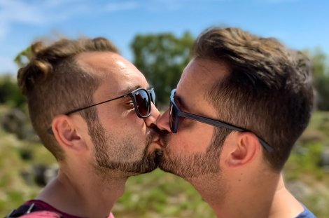 © instagram.com/gaycoupleffm © instagram.com/gaycoupleffm