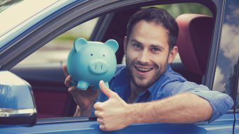 Beim Autokauf kann man viel Geld sparen // © SIphotography