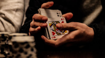 Mehr Frauen im Poker & eine queere Gambling-Community // © Marin Tulard - unsplash.com